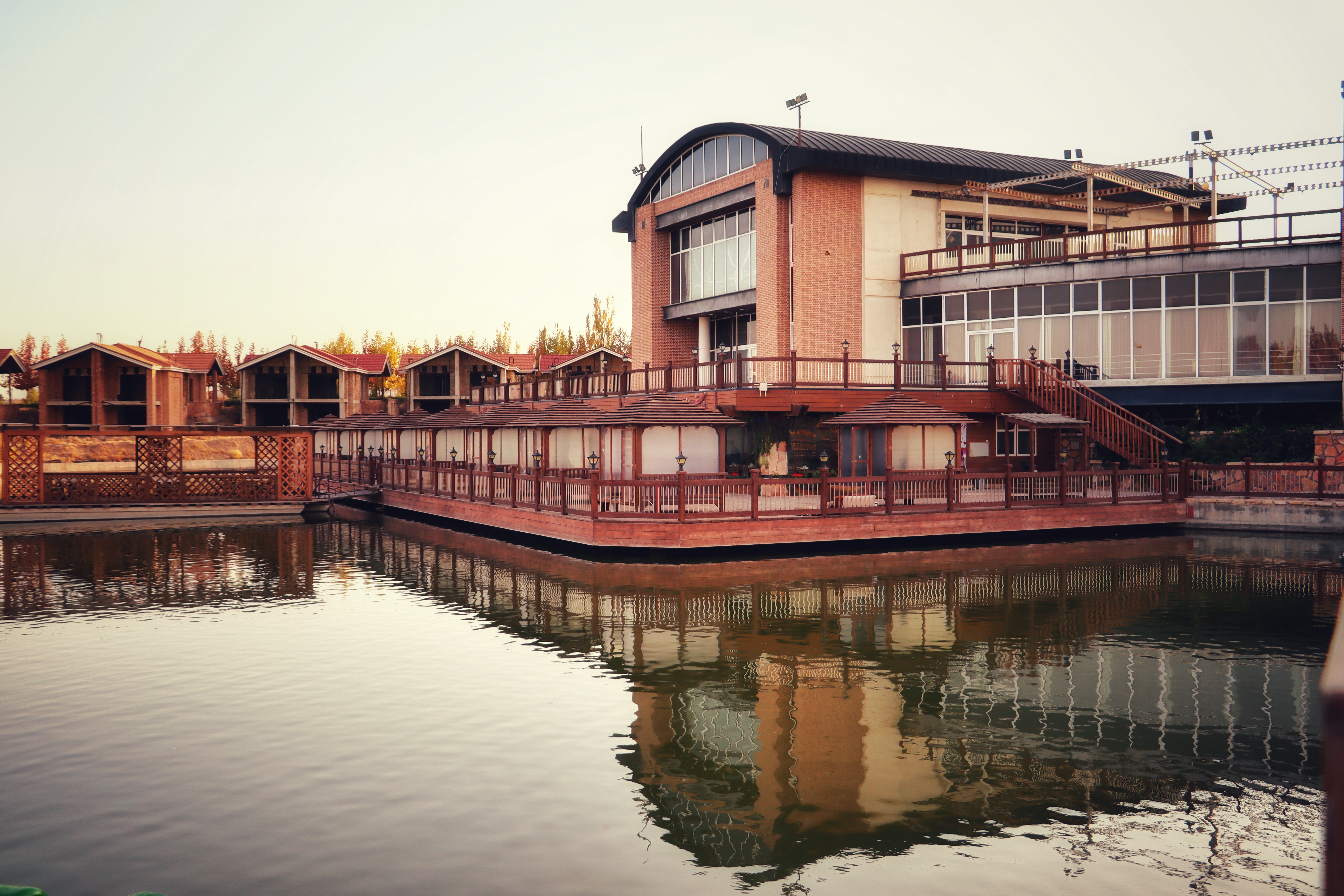 تالار و رستوران دهکده سلامت صبا