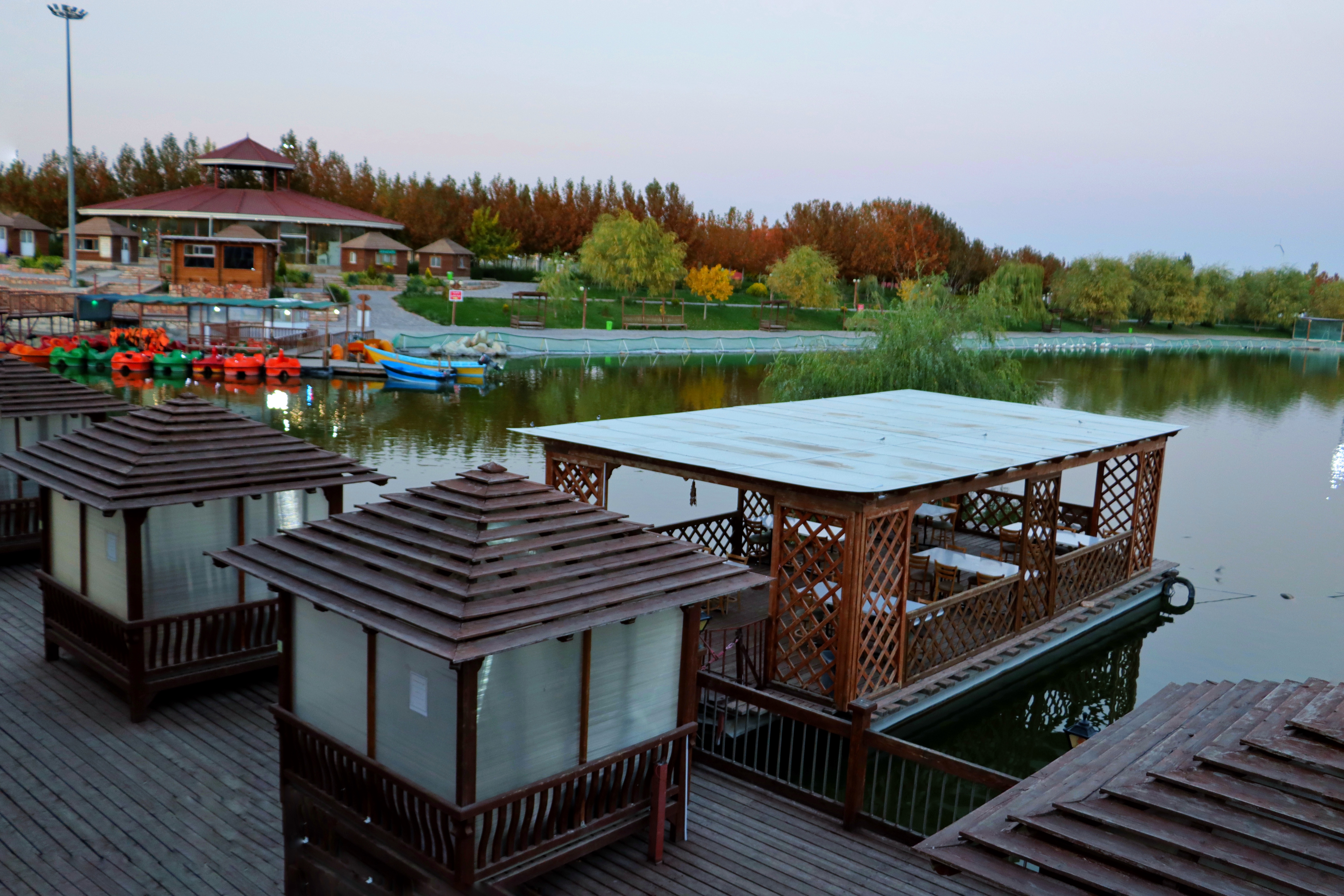 رستوران ساحلی دهکده سلامت صبا